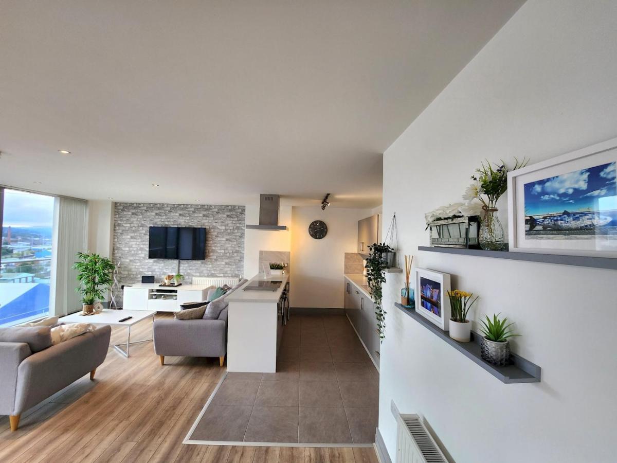 Pass The Keys Stunning Penthouse With Balcony Sunset Views Apartment เบลฟาสต์ ภายนอก รูปภาพ