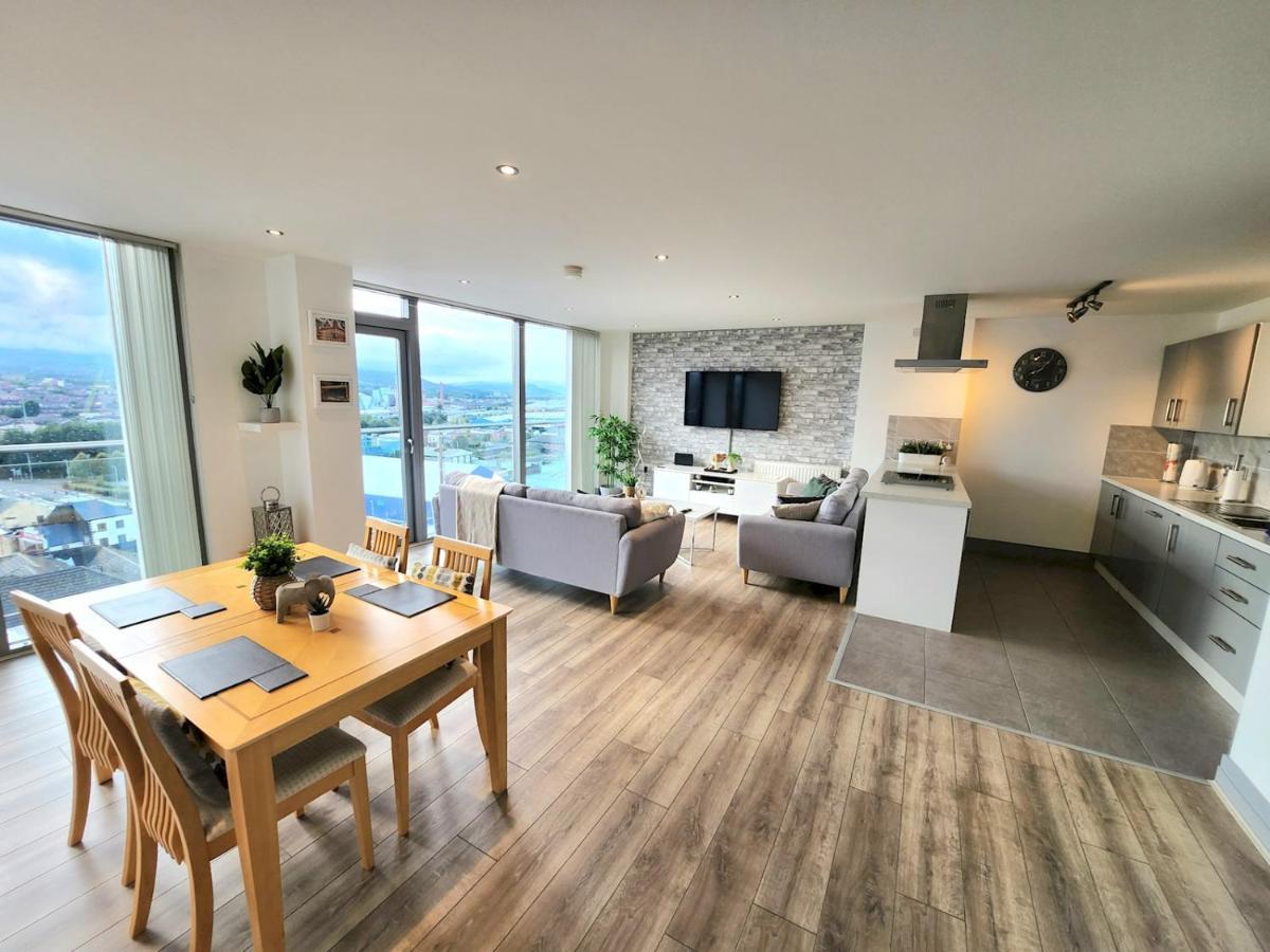 Pass The Keys Stunning Penthouse With Balcony Sunset Views Apartment เบลฟาสต์ ภายนอก รูปภาพ